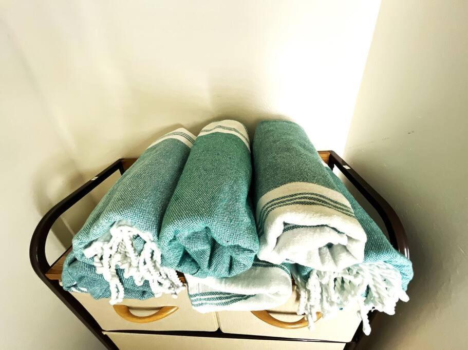 Huge Patio Washerdryer 1 Bedroom Banyan Free Parking 5 Min To Beach Гонолулу Экстерьер фото